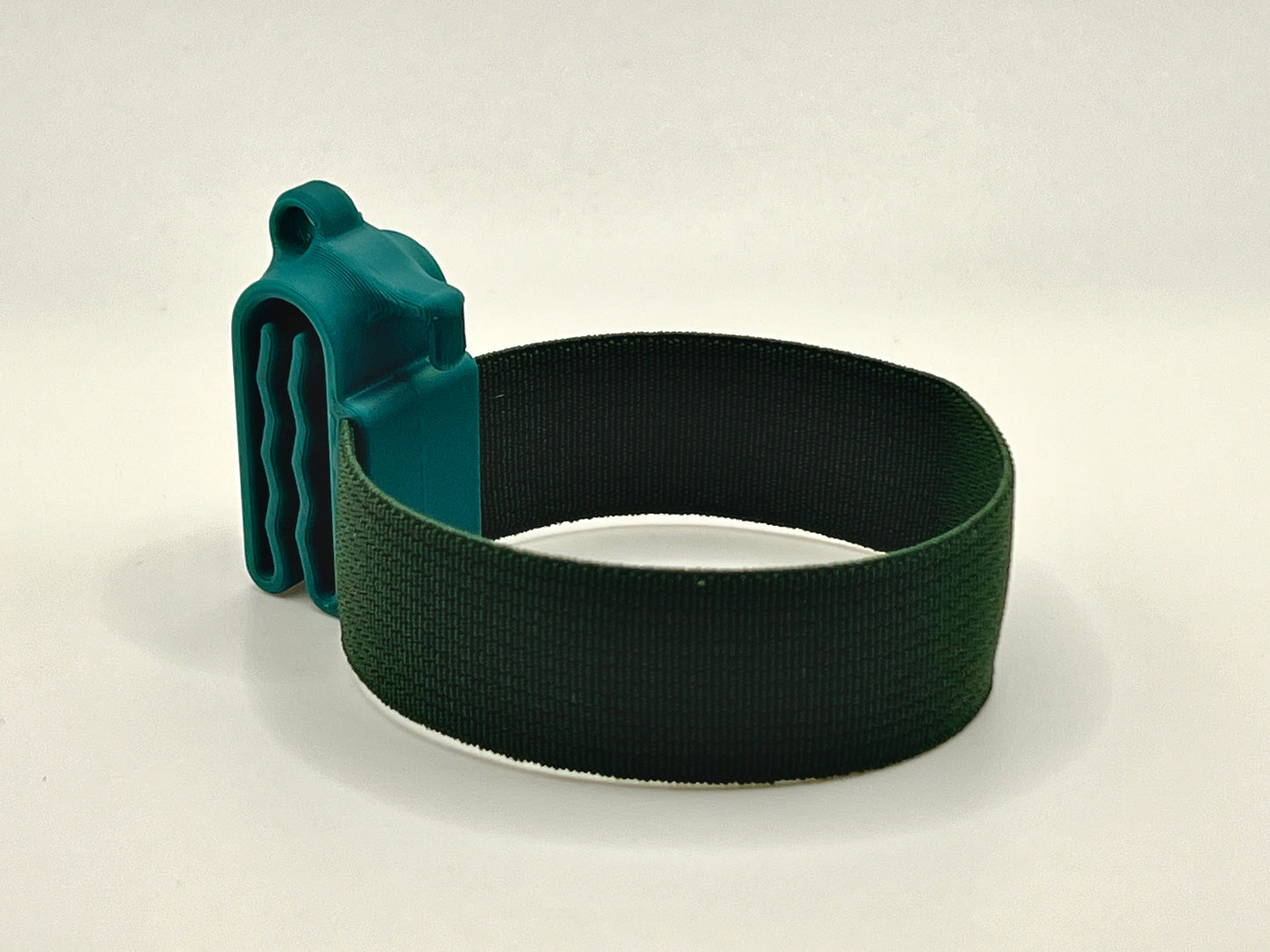 „Mean Green“ Clip A Cup mit luxuriösem Schlüsselband