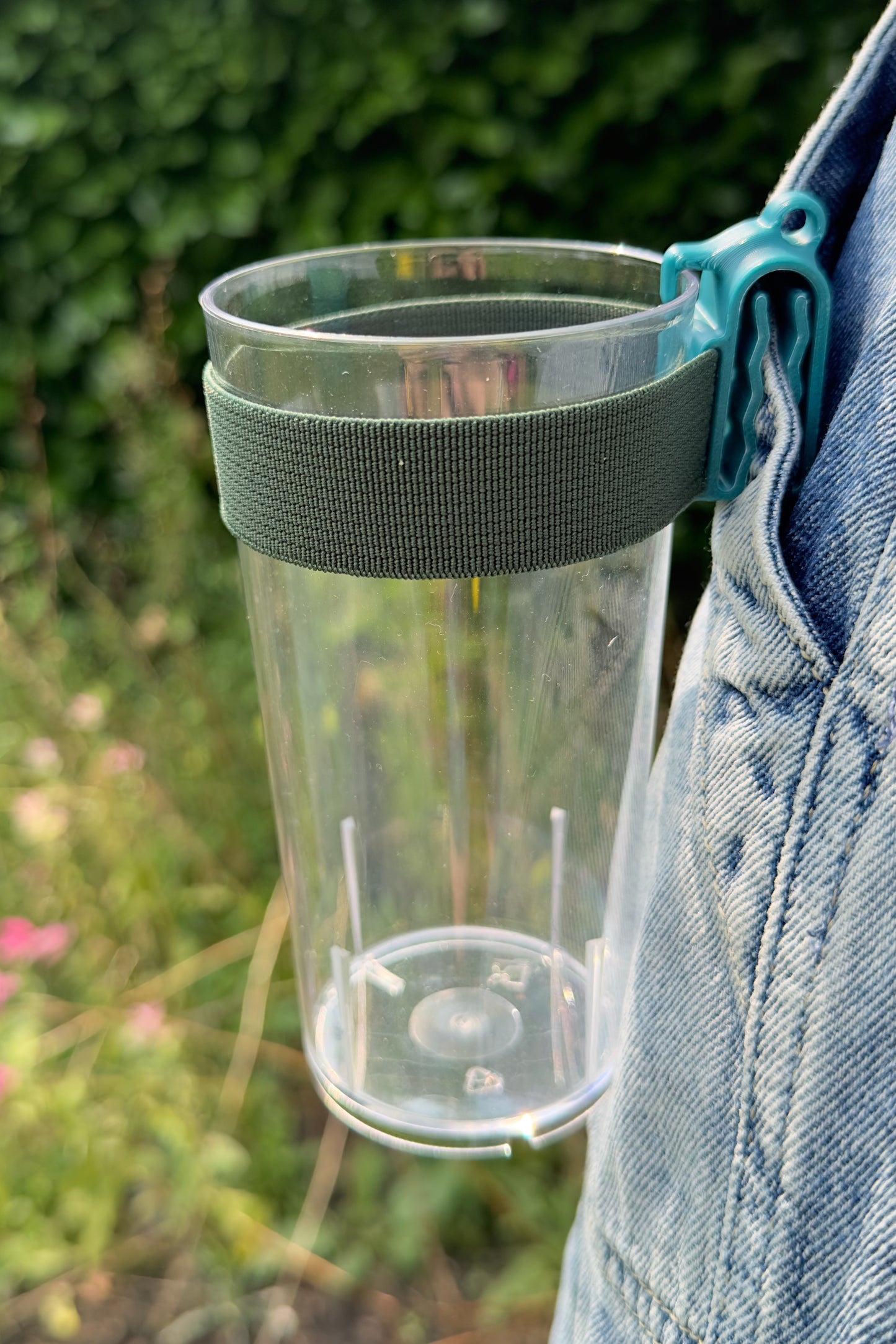„Mean Green“ Clip A Cup mit luxuriösem Schlüsselband