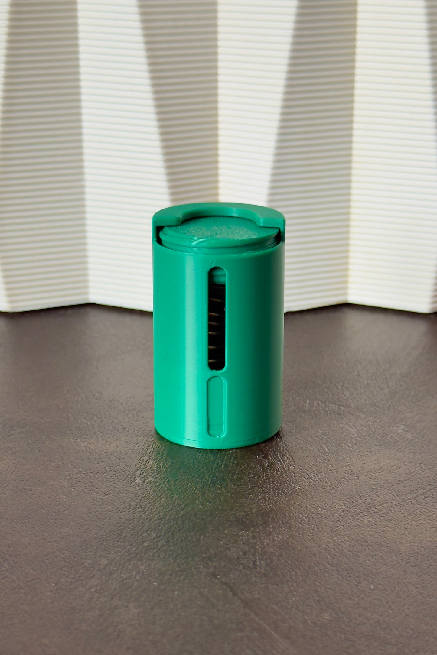 „Mean Green” Münzhalter mit Sprungfeder (Klein)