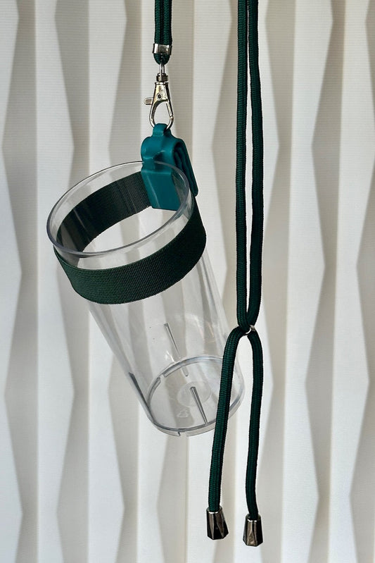 „Mean Green“ Clip A Cup mit luxuriösem Schlüsselband