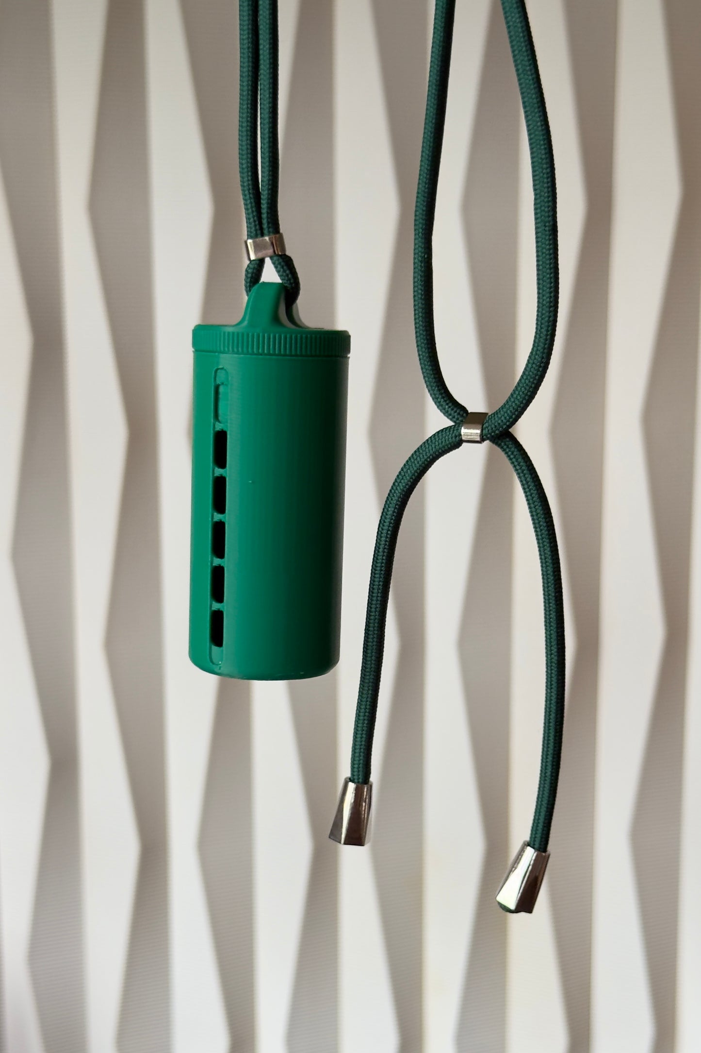„Mean Green” Münzhalter mit luxuriösem Schlüsselband